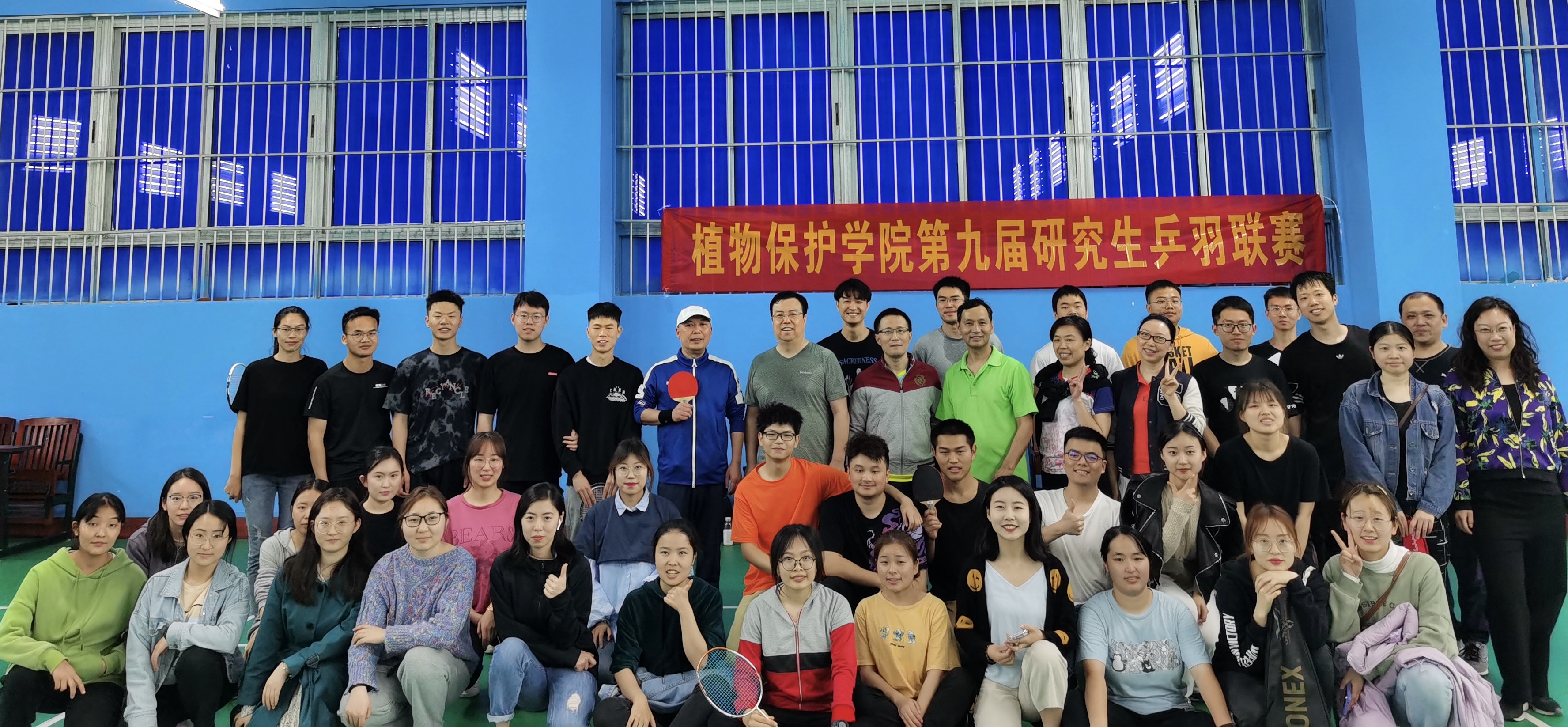 图片一(参赛选手与老师合影).jpg