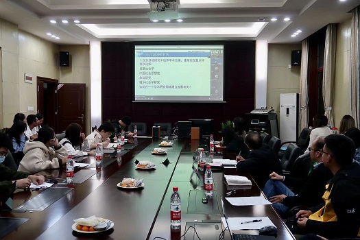 图三 众师生认真学习讲座内容.jpg