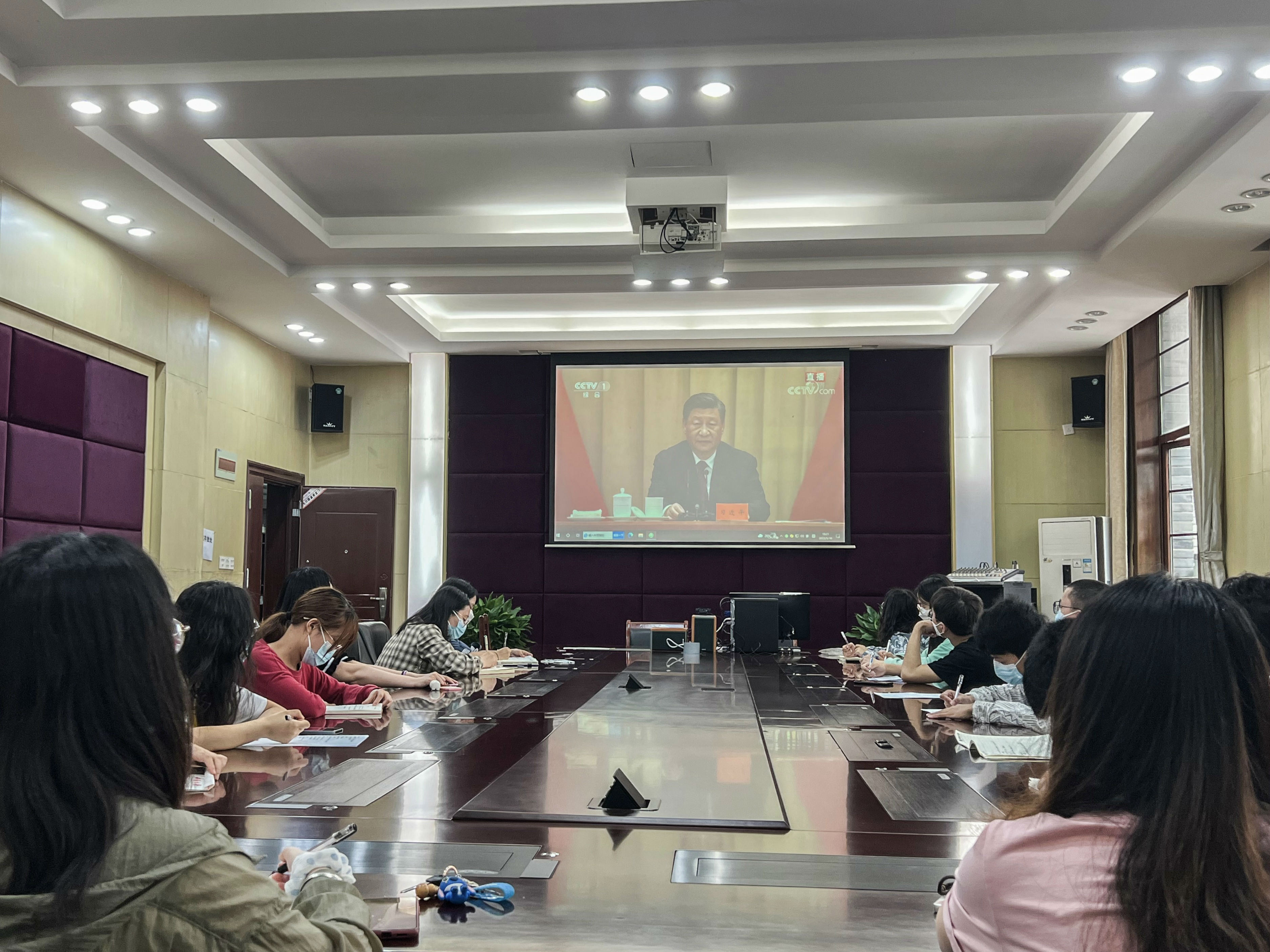 图一 集体观看庆祝中国共产主义青年团成立100周年大会直播.jpg