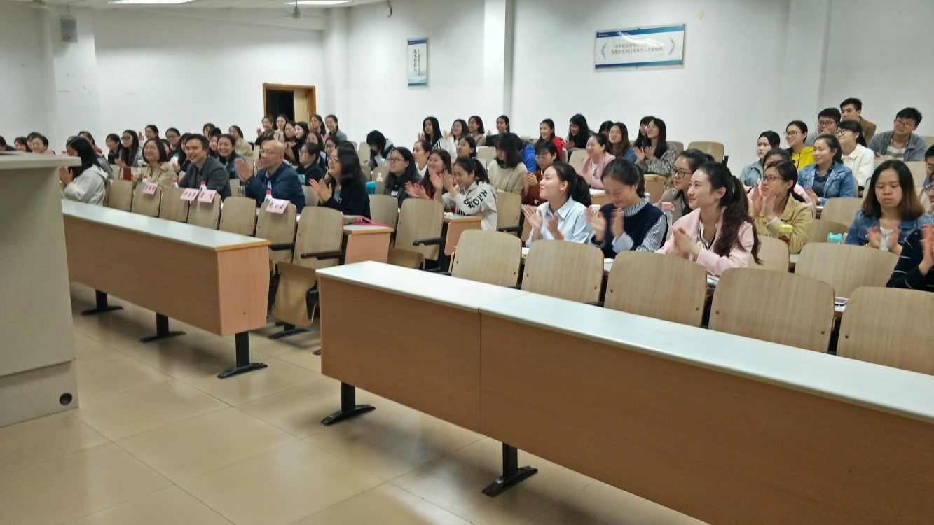 同学们的热烈配合(放于第一段后面).png