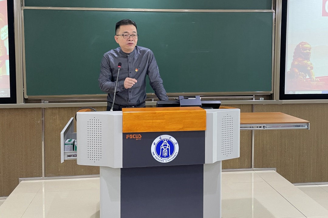 图片三:靳拥军进行总结讲话.jpg