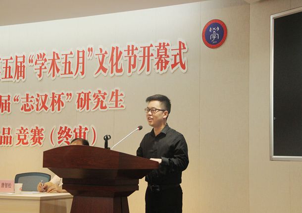 图片五博士代表李鹏发言.jpg