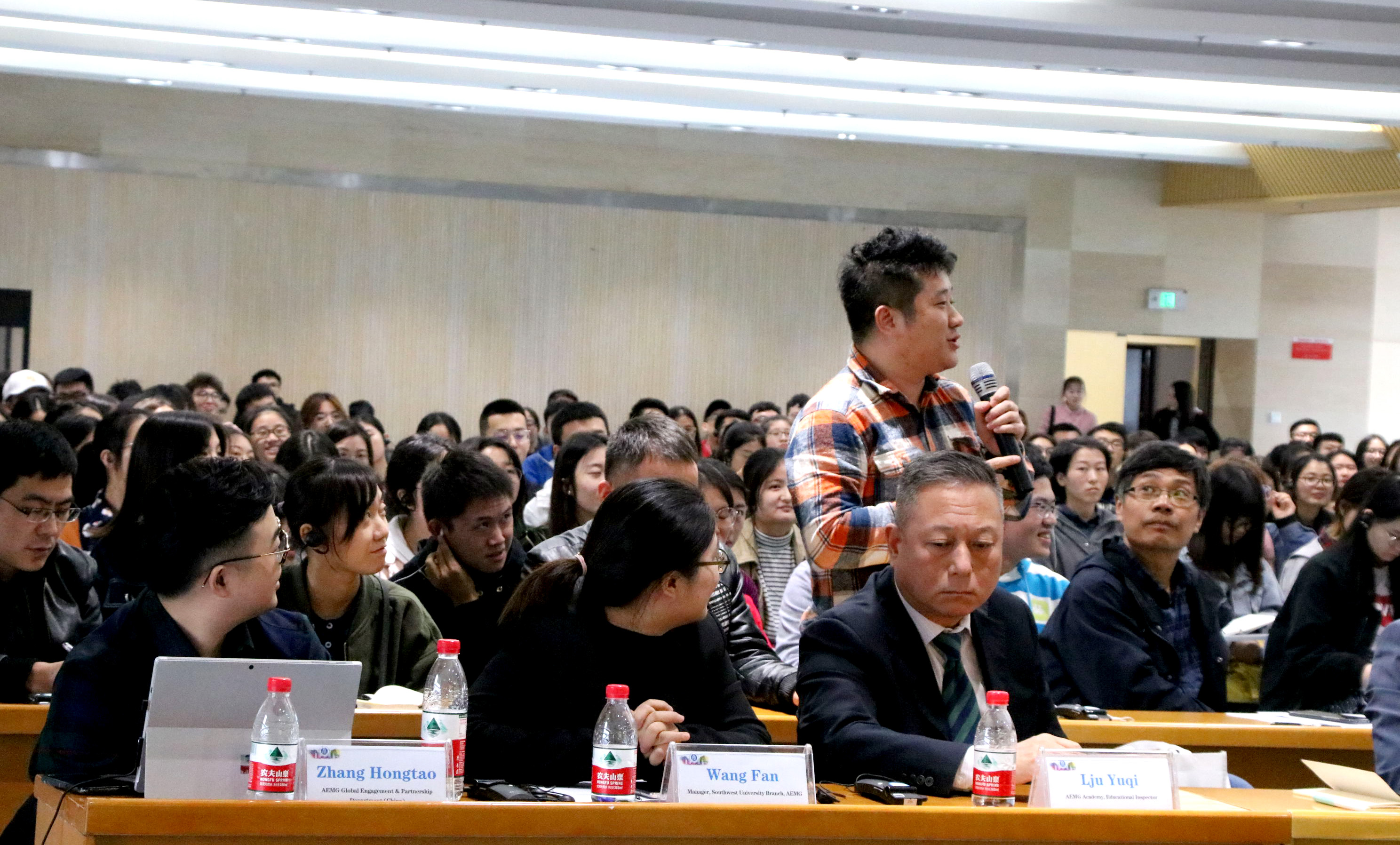 图片3学生提问.jpg
