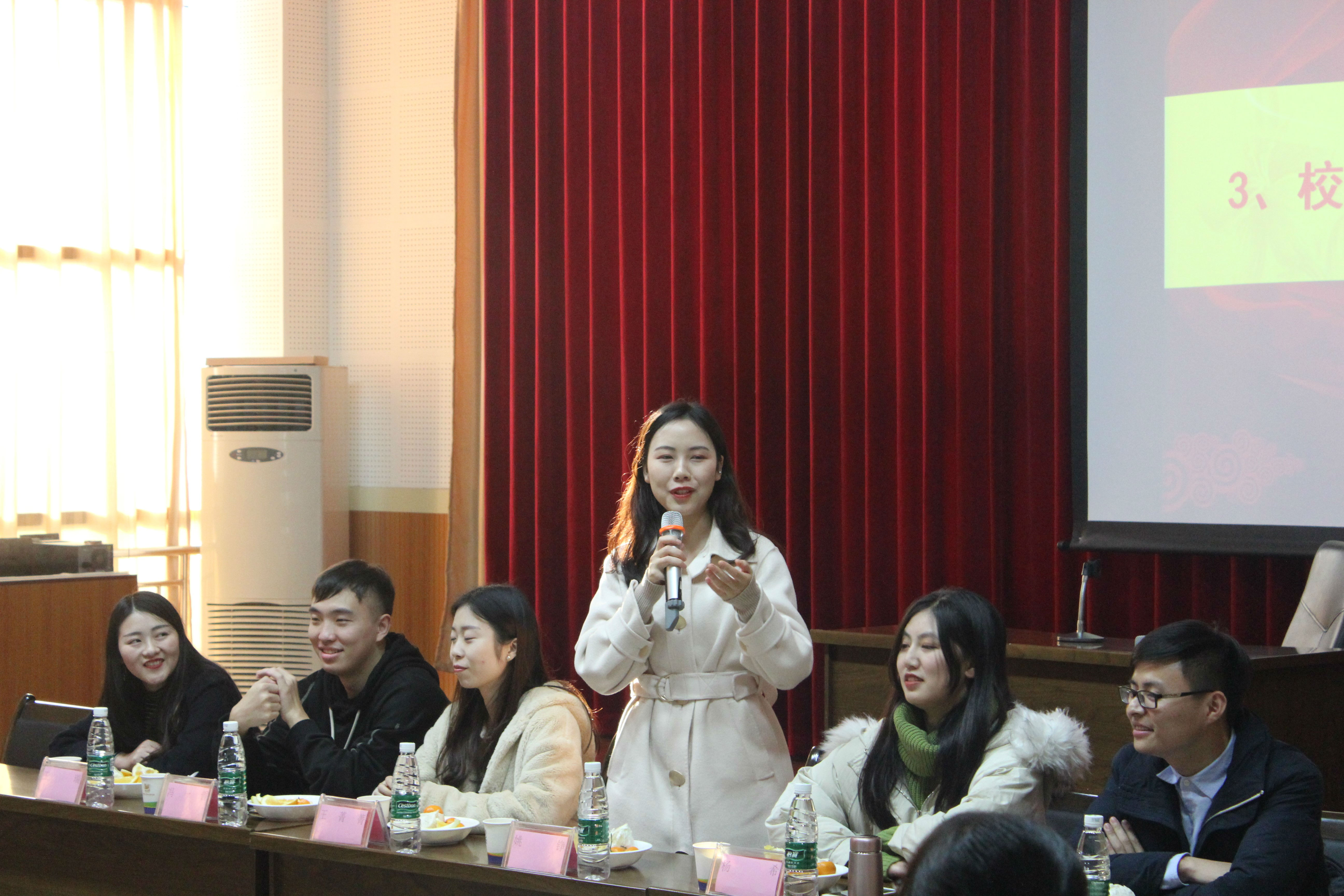 校研会主席姚铮同学做作总结发言.jpg