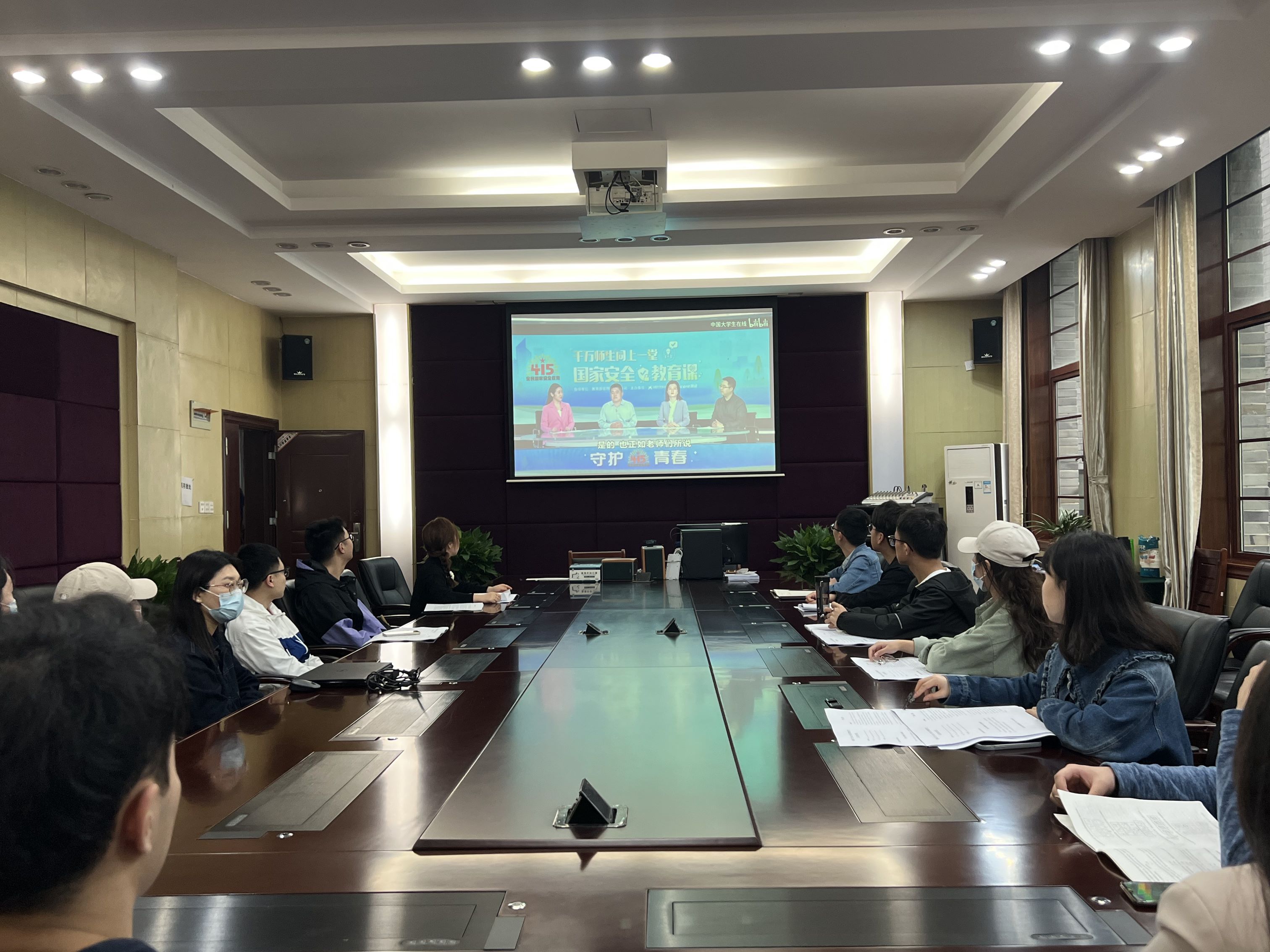 图片1 国治师生同上一堂国家安全课.jpg