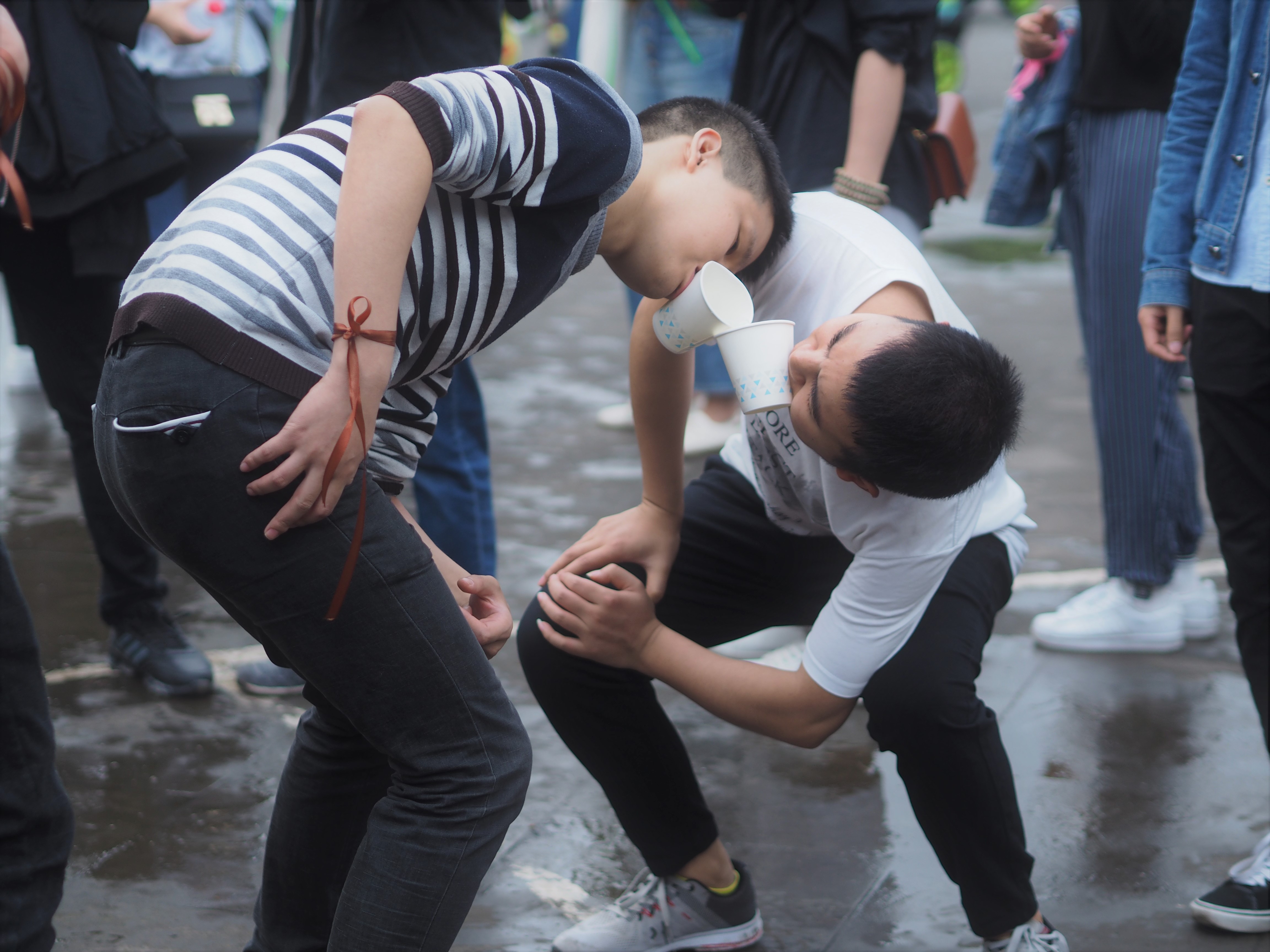 图2.纸杯传水游戏.jpg