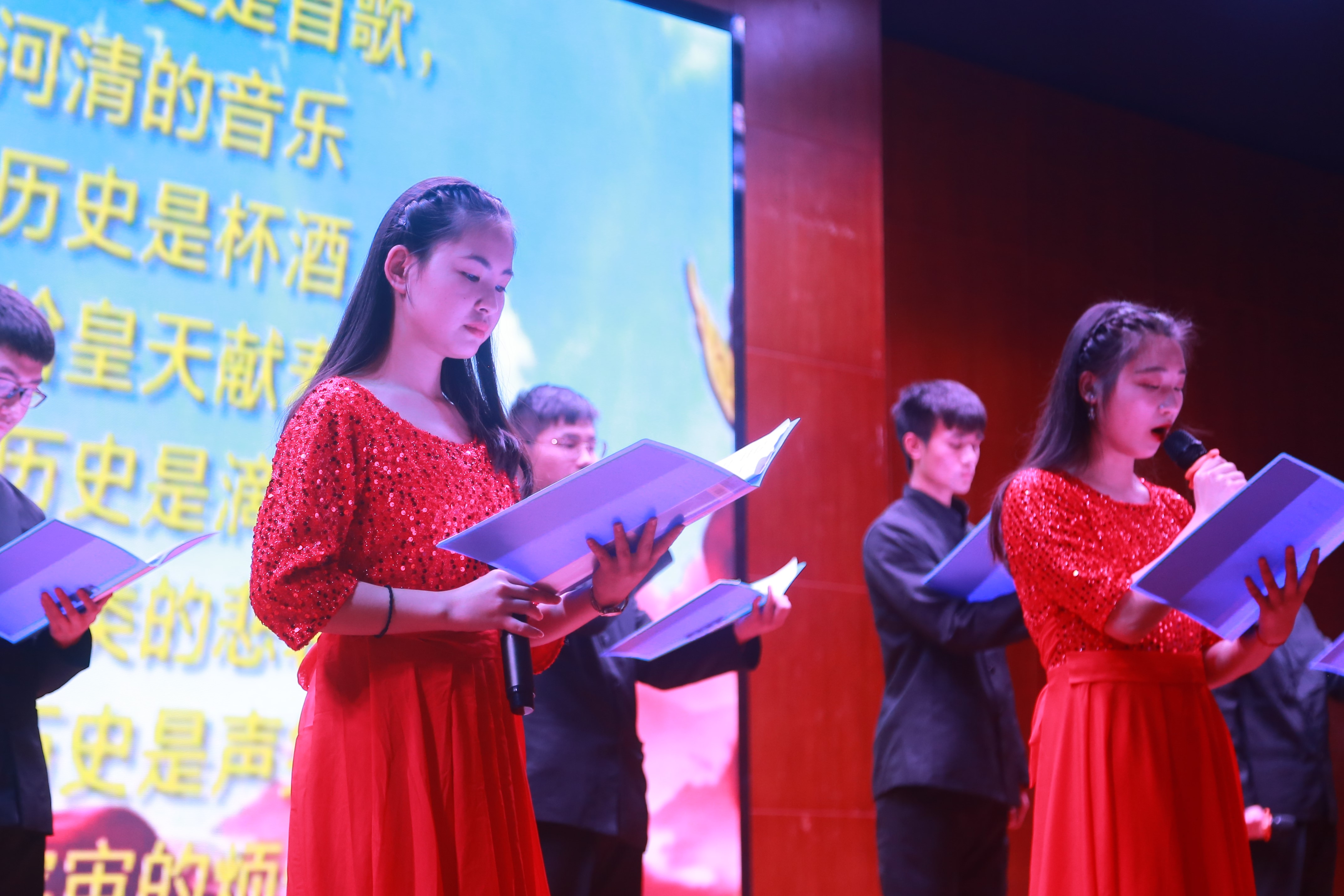 图片6创意诗朗诵.jpg