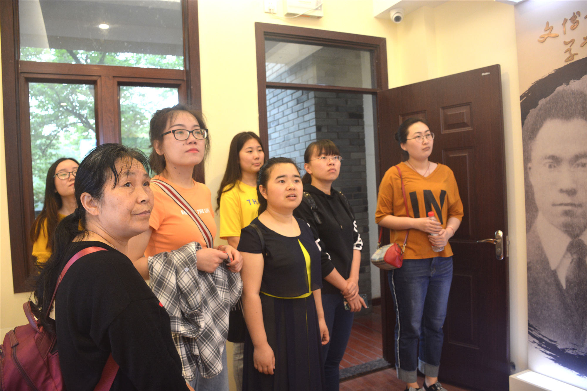 吴宓陈列参观_副本.jpg