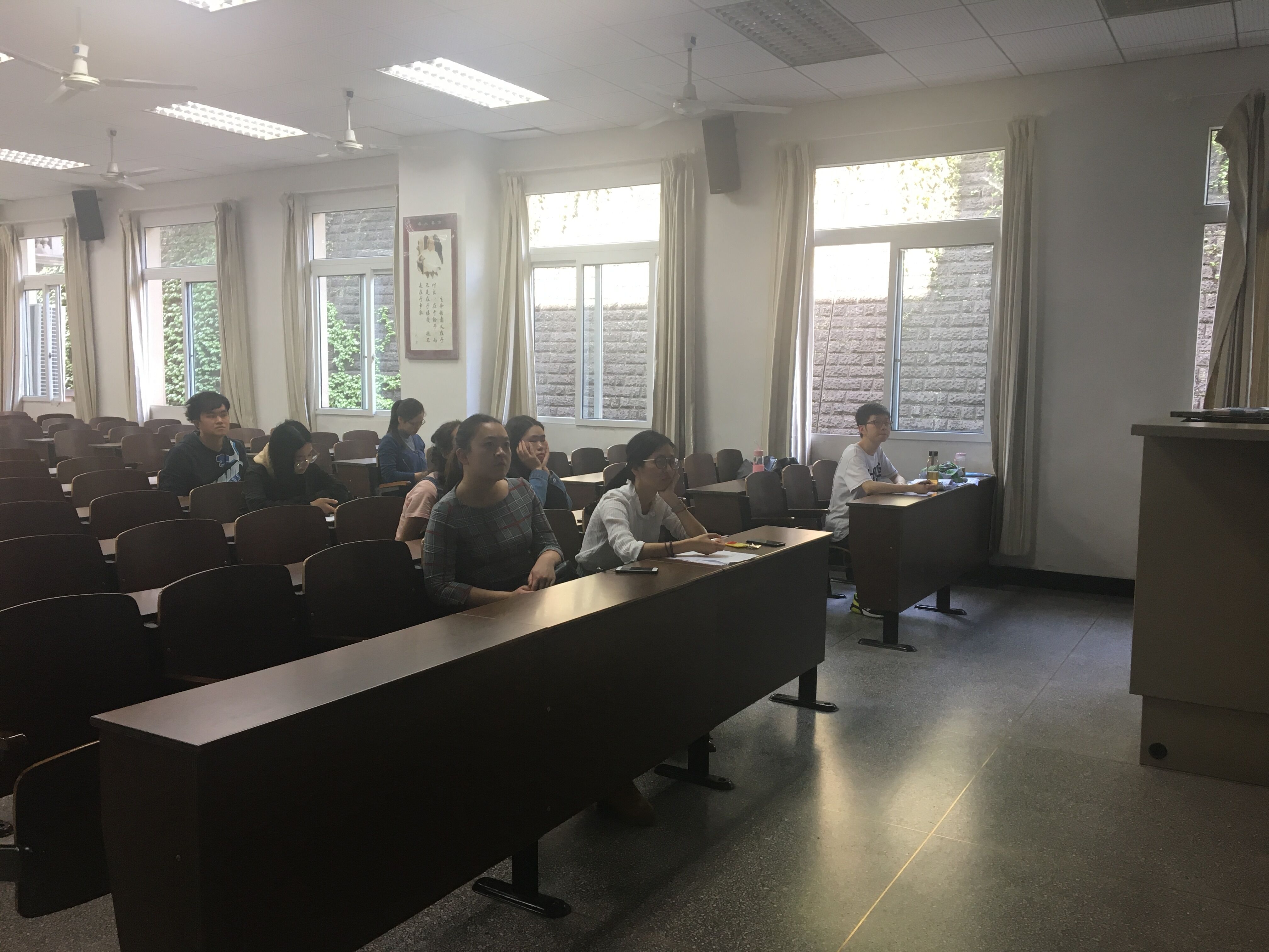 聆听汇报图片.jpg