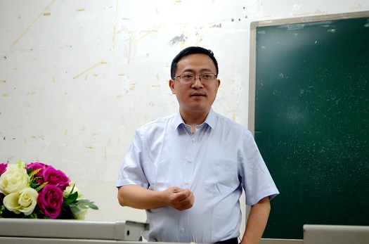 郑老师 特写1.jpg