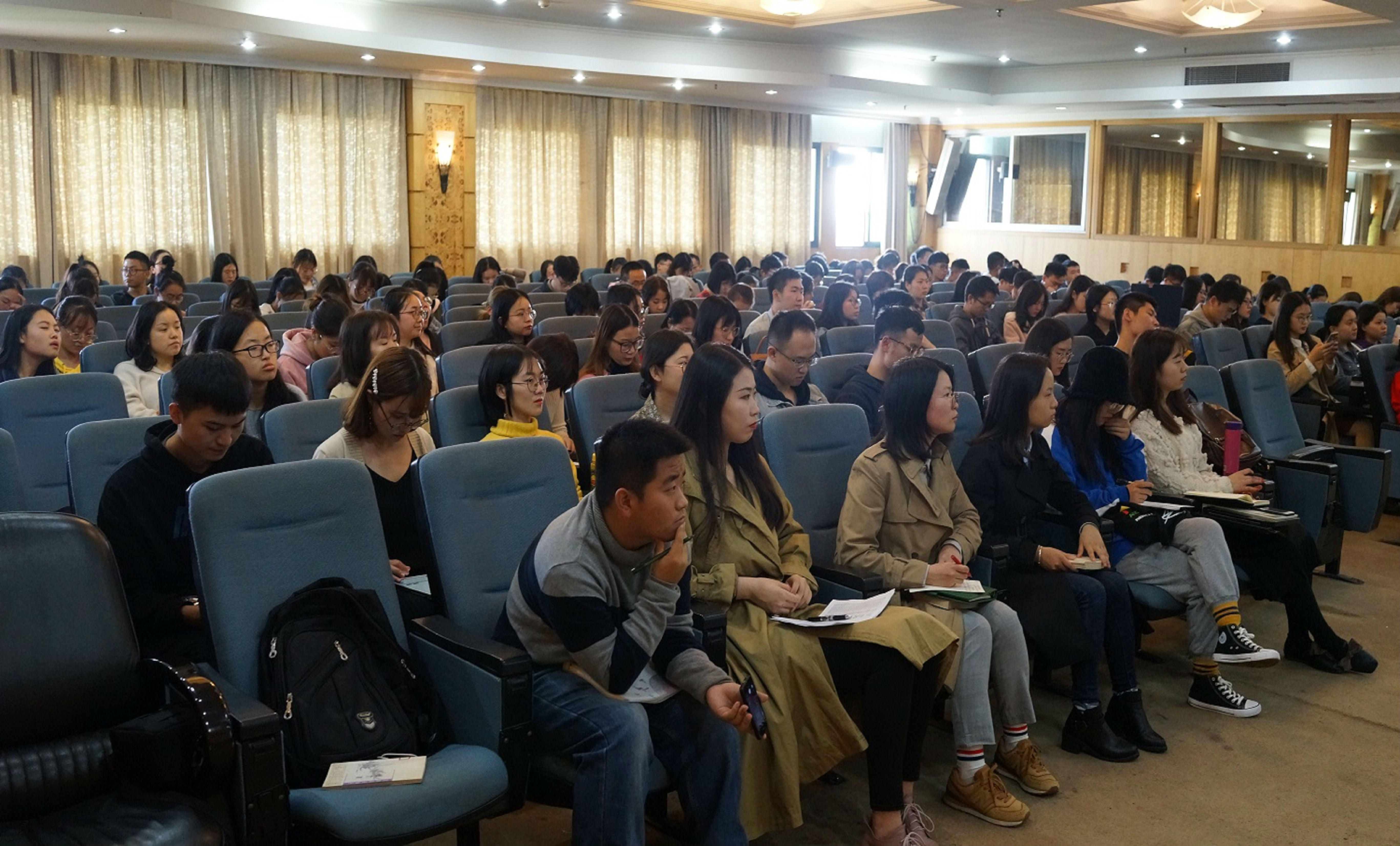 观众席图片.JPG