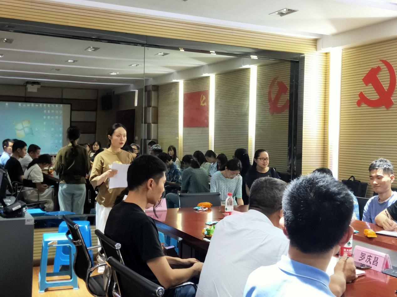 2018级张琰涵分享中学就业经验.jpg