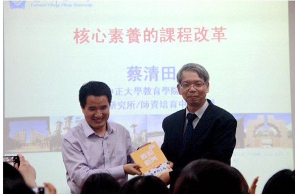 赠书与授证书_副本.jpg