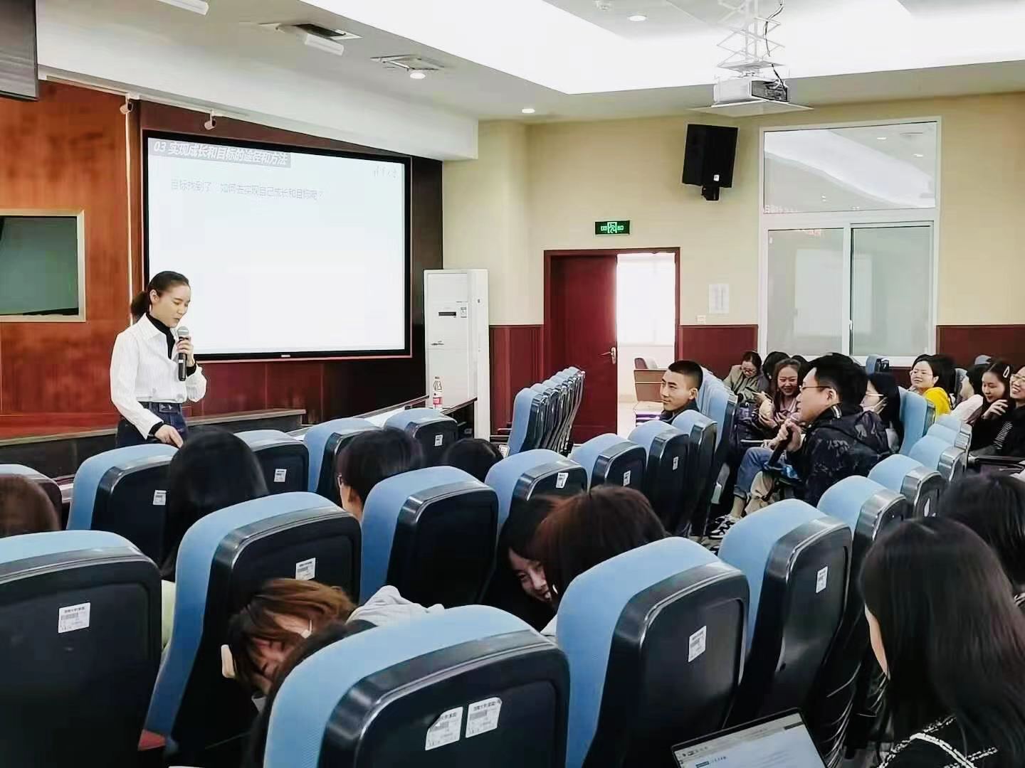图二 同学提问.jpg