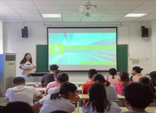 图三 潘亚杰学姐讲述教师招聘经历.jpg
