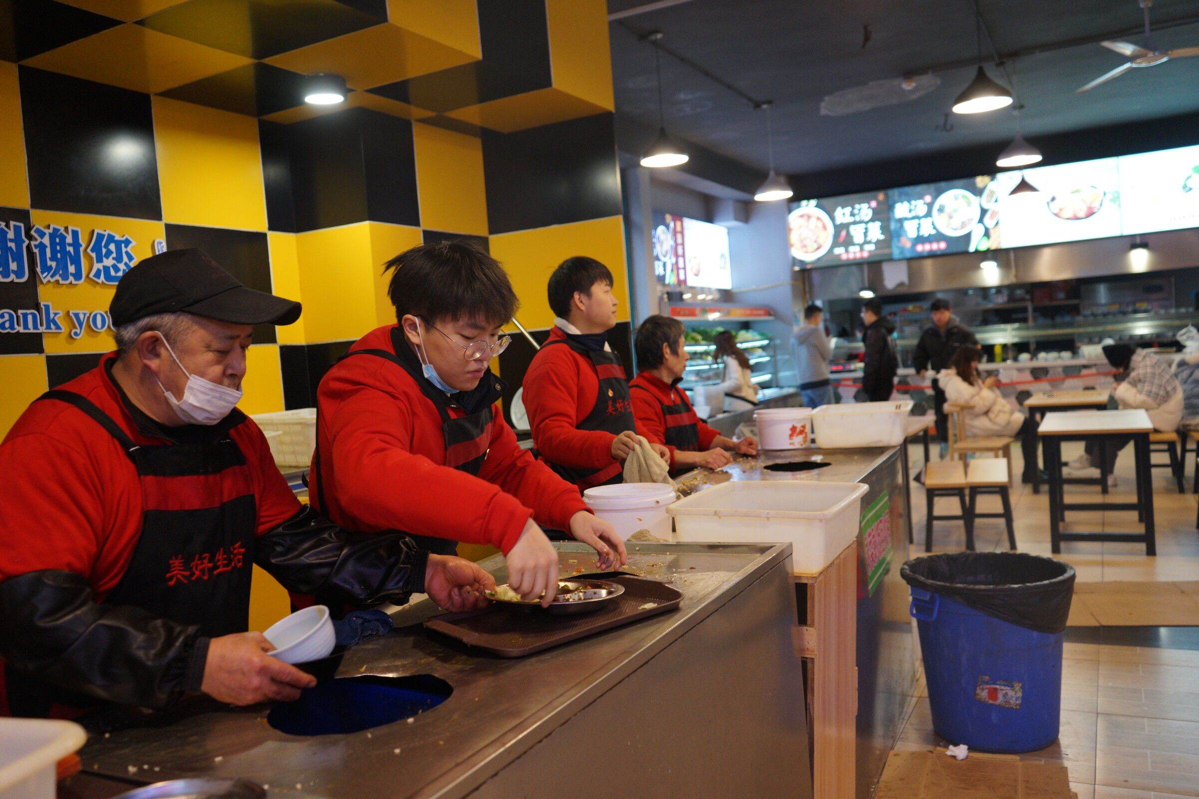 图3 清理饭后餐具.jpg